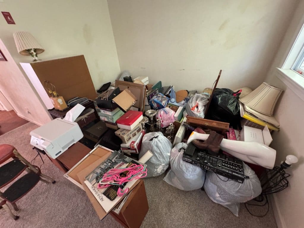 Gallery photos for Effortless Junk Room Cleanout Service: Image #1