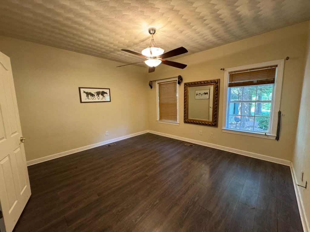 Gallery photos for Effortless Junk Room Cleanout Service: Image #2