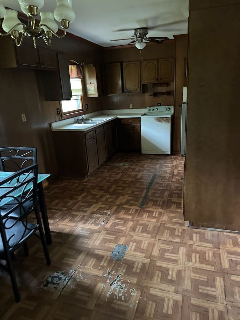Gallery photos for Abandoned House Declutter Triumph: Image #2